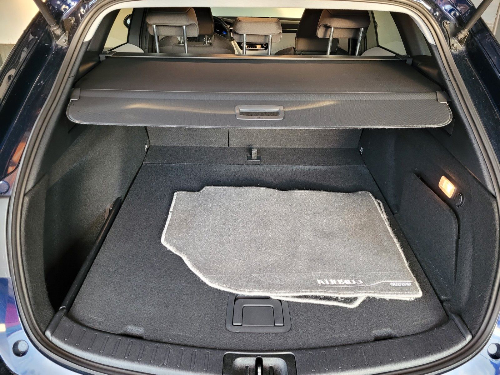 Toyota Corolla Sports Hybrid - Samsaru's Car Outlet