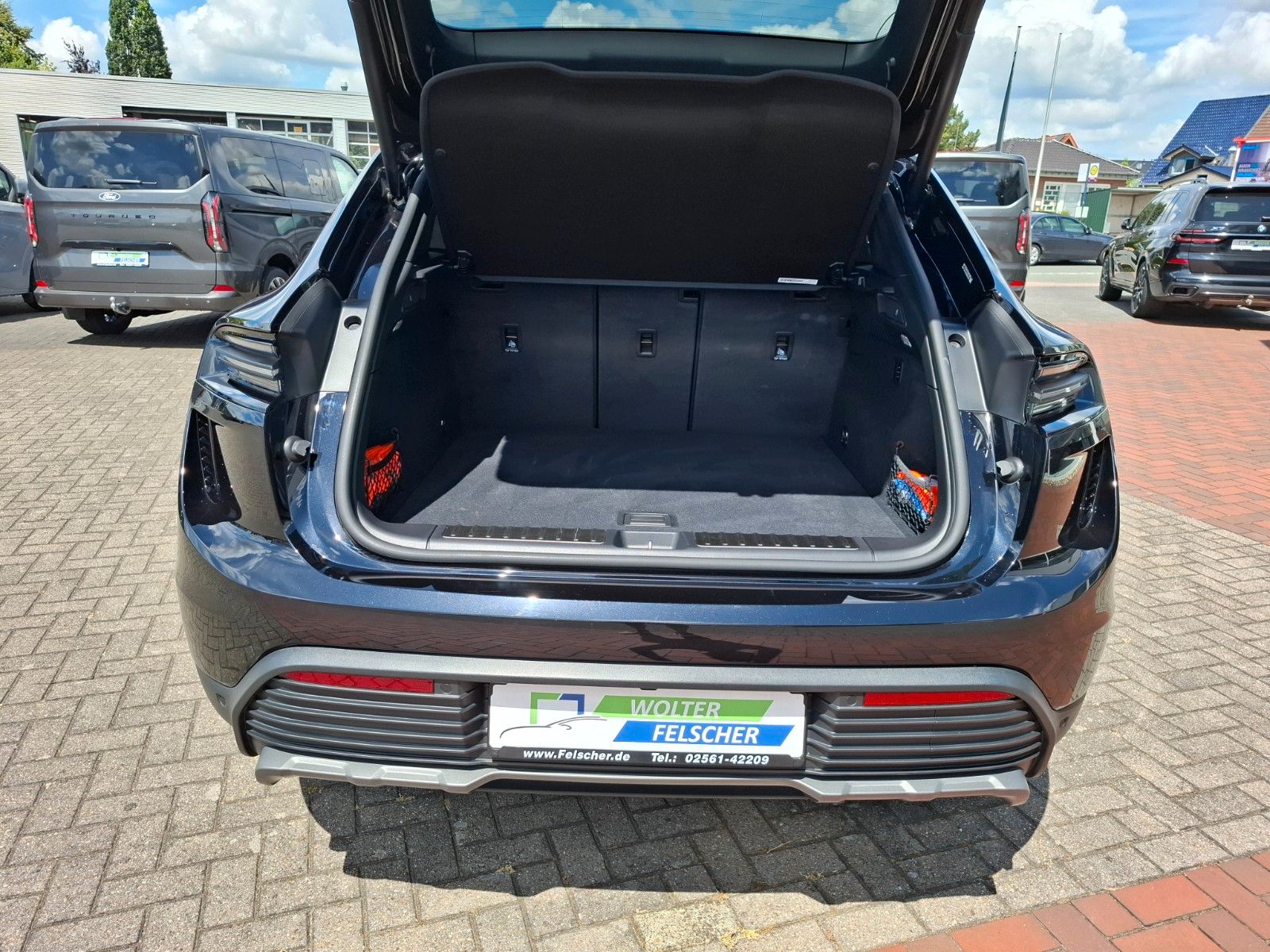 Porsche Macan E Turbo Burmester Sitzlüftung  HA-Lenkung