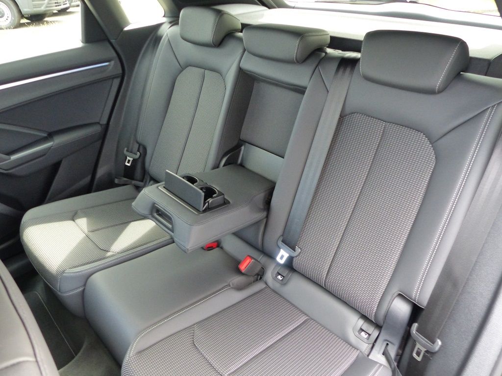 Audi Q3 40 TFSI quattro S line - Samsaru's Car Outlet