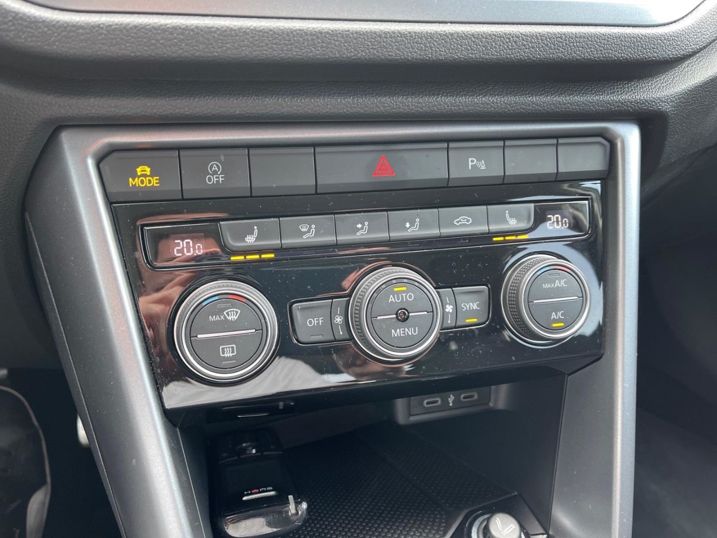 Volkswagen T-Roc Active 2.0 TDI DSG - Samsaru's Car Outlet
