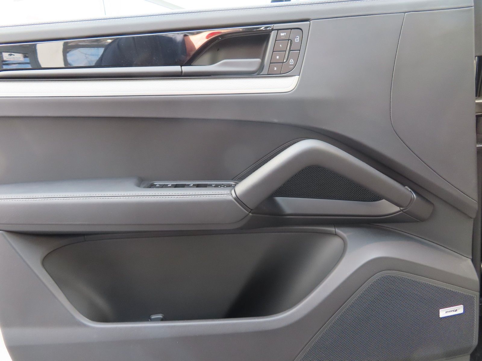 Porsche Cayenne 3.0 AHK/Bose/Spot-Abgasanlage/Sitzkühlng