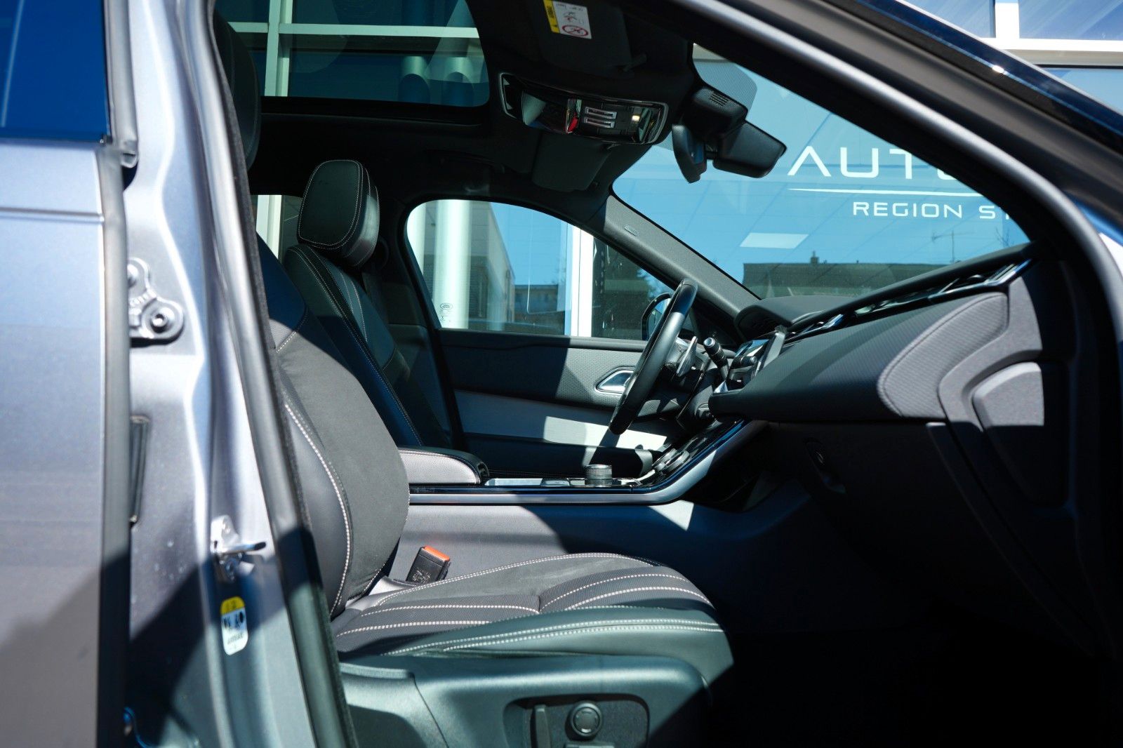 Range Rover Velar R-Dynamic - Samsaru's Car Outlet