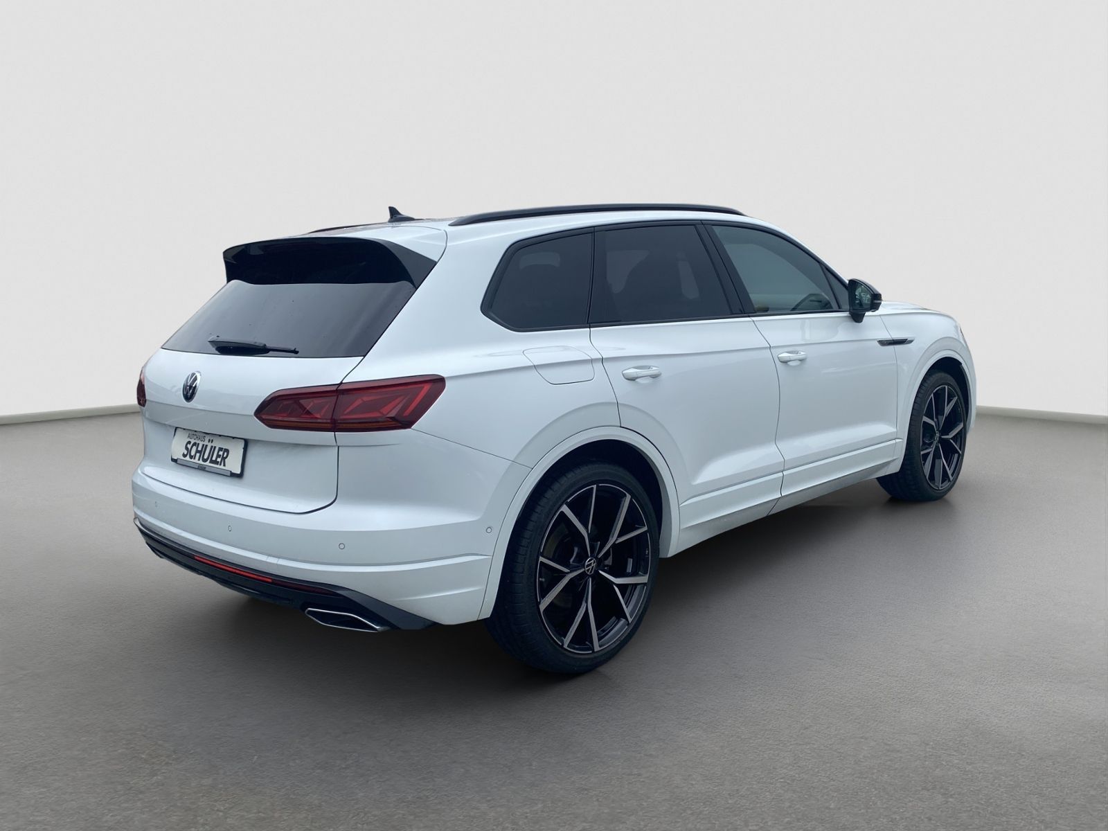 Volkswagen Touareg 3.0 TDI R-Line 4Motion - Samsaru's Car Outlet