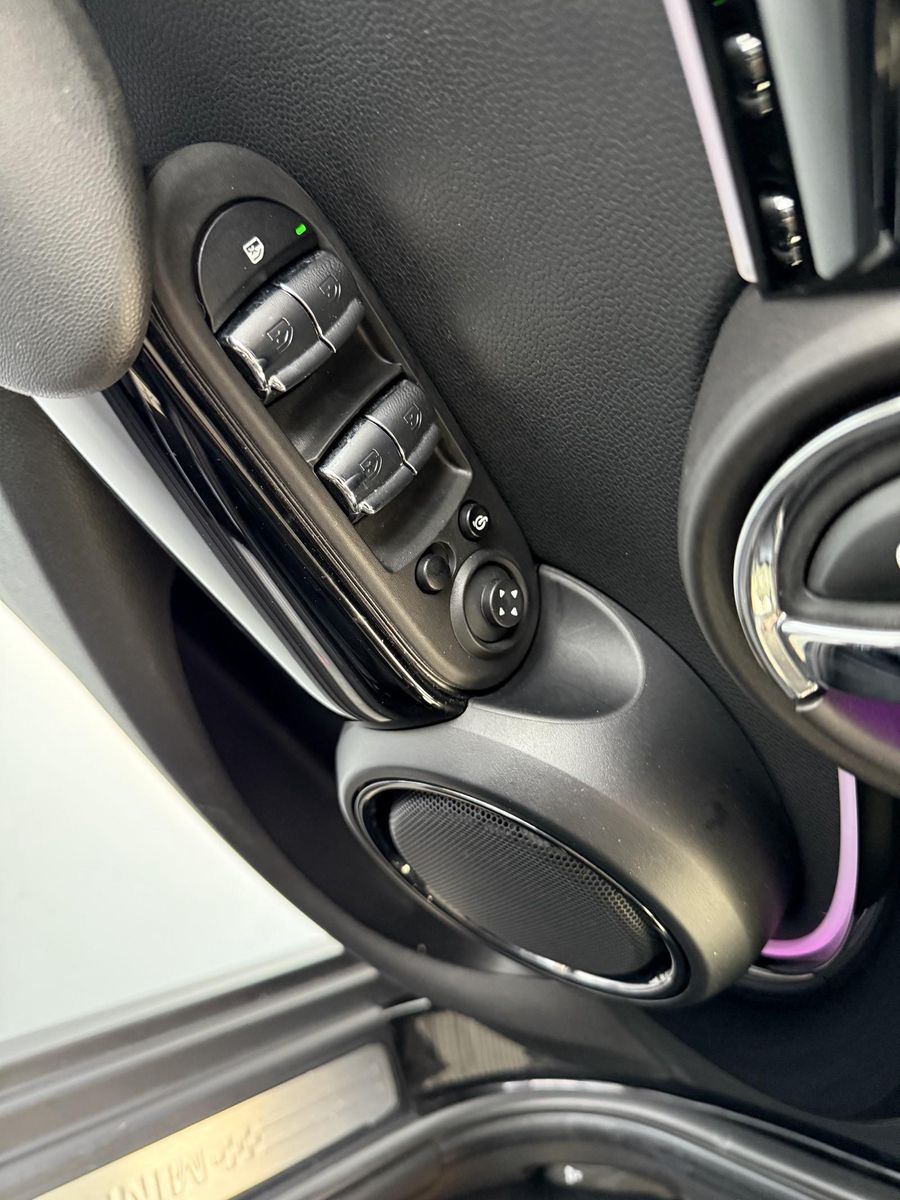 MINI Cooper S - Samsaru's Car Outlet