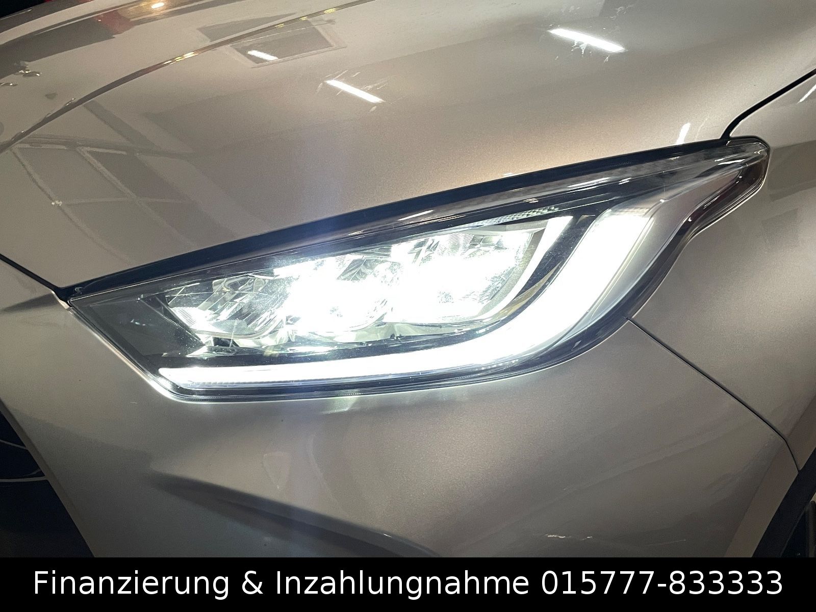 Toyota Yaris Hybrid Style LED Navi Apple ACC Kamera