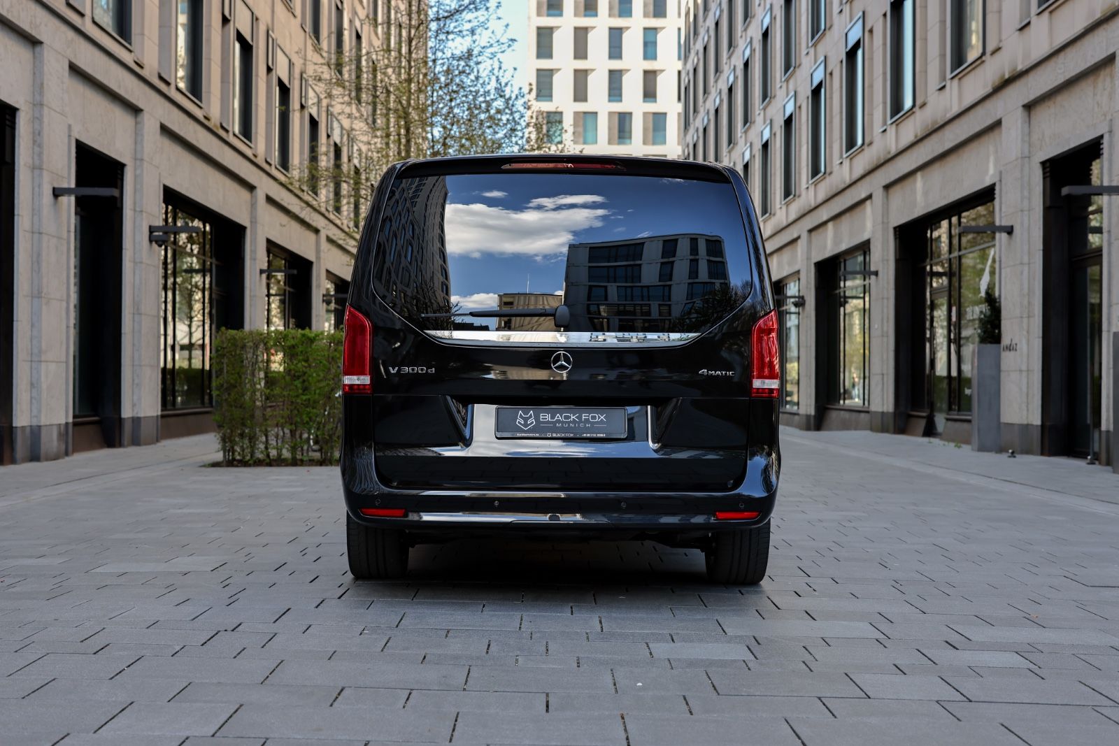 Mercedes-Benz V 300 4MATIC - Samsaru's Car Outlet