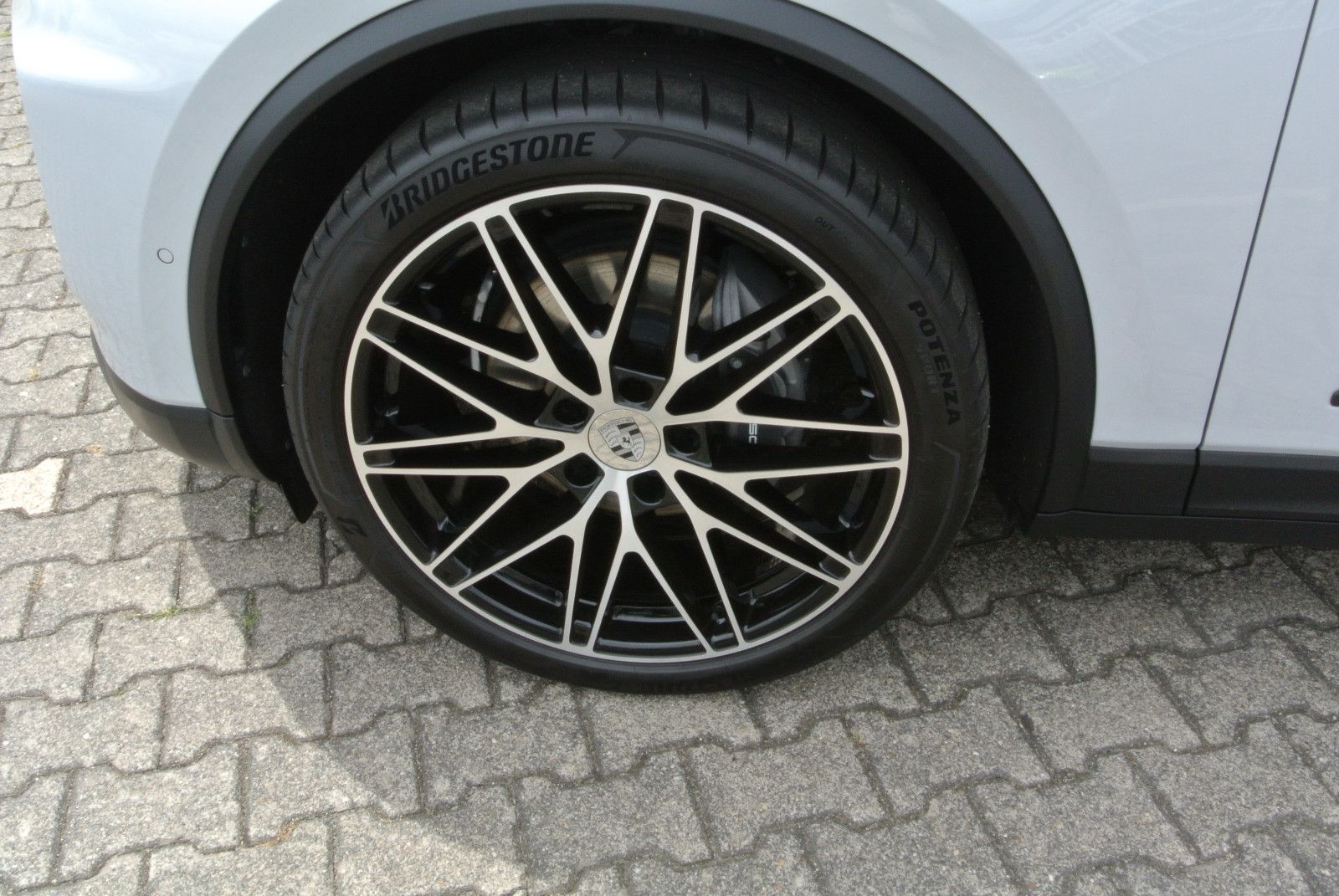 Porsche Macan E - Samsaru's Car Outlet