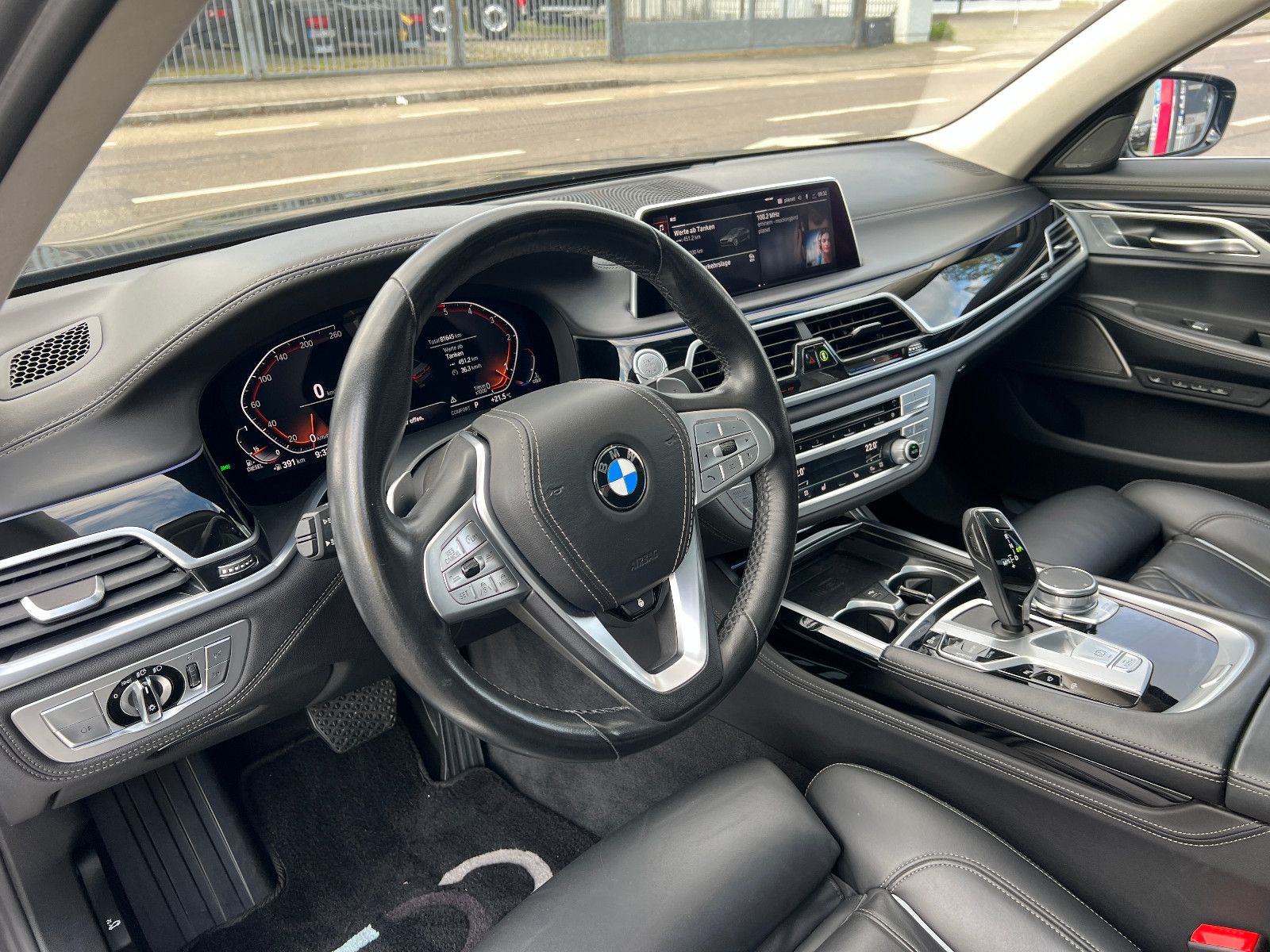 BMW 750 d xDrive HUD HK FINANZIERUNG