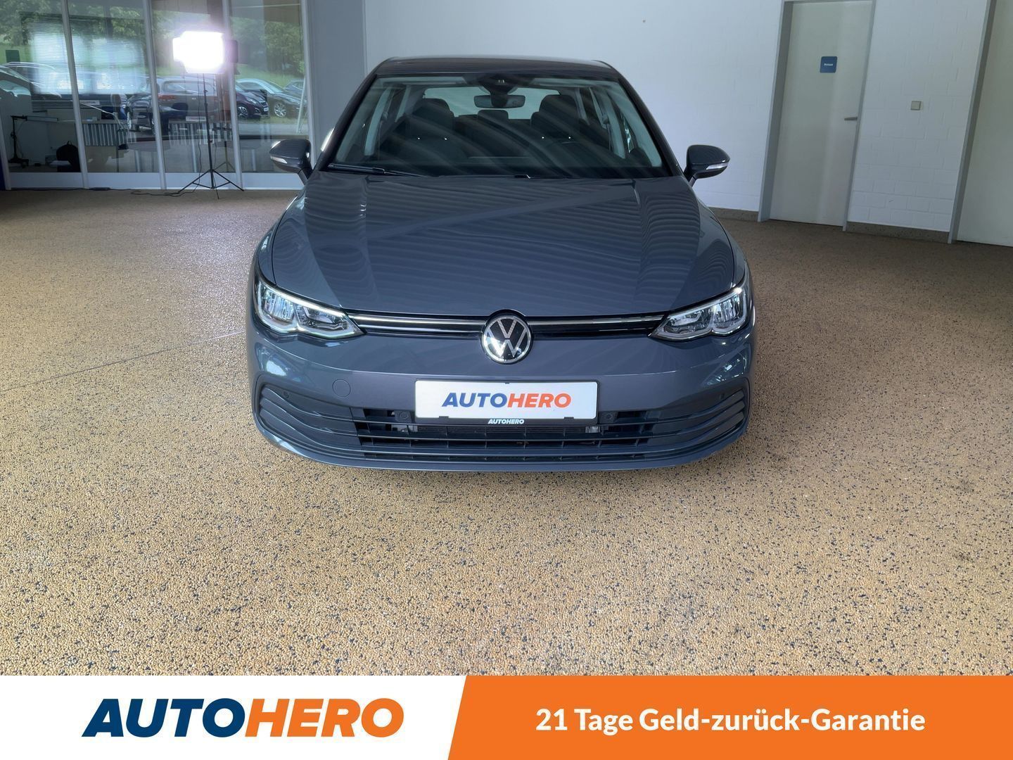 Volkswagen Golf VIII 1.5 TSI ACT Life - Samsaru's Car Outlet