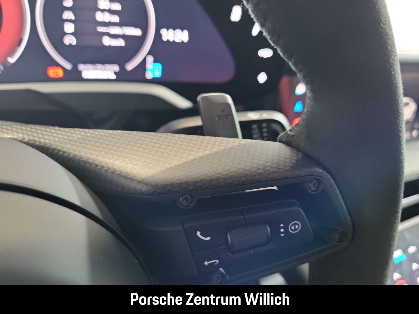 Porsche Taycan GTS HA-Lenkung Active-Ride Head-Up