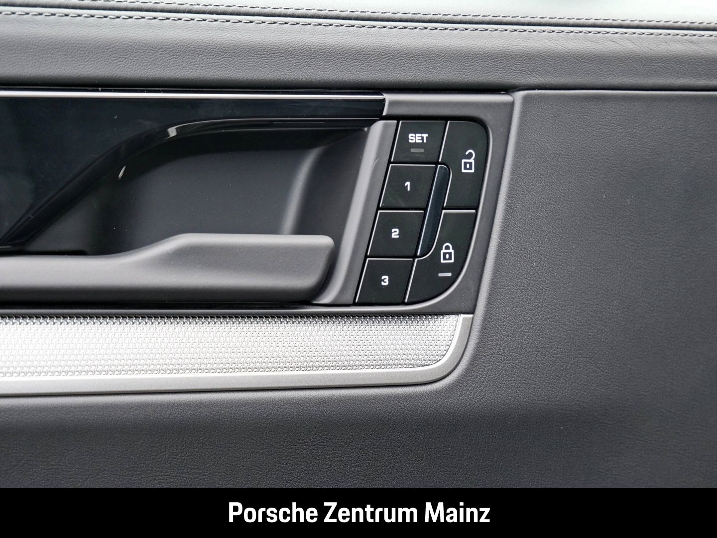 Porsche Cayenne E-Hybrid BOSE,InnoDrive,HDMatrix,Anhänge