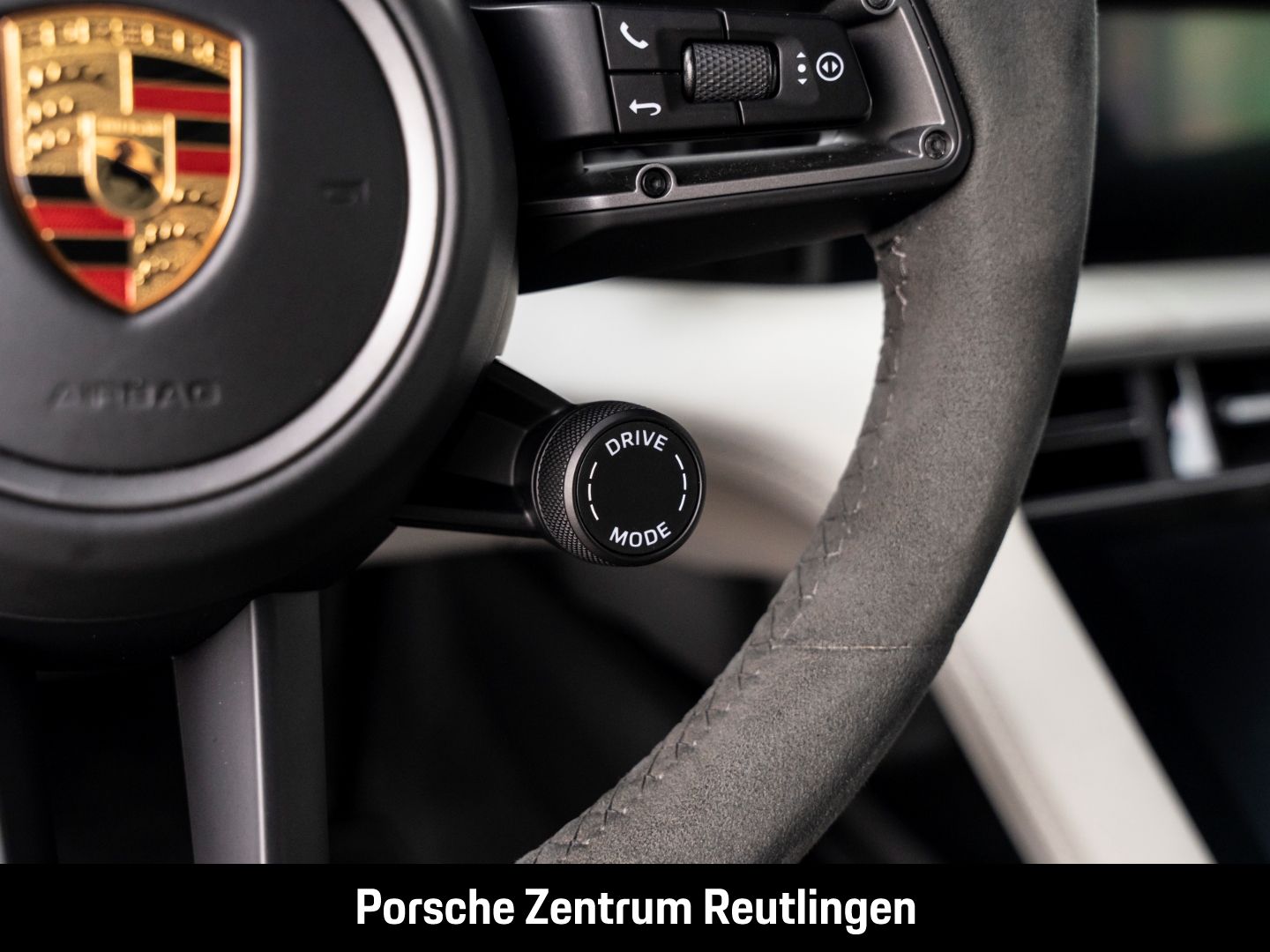 Porsche Taycan Turbo S Cross Turismo InnoDrive Head-Up