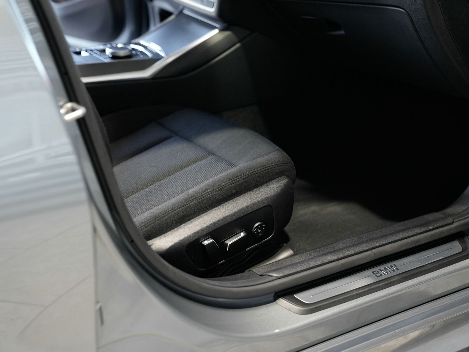 BMW 320d xDrive Memory Glasdach 360K Head-Up
