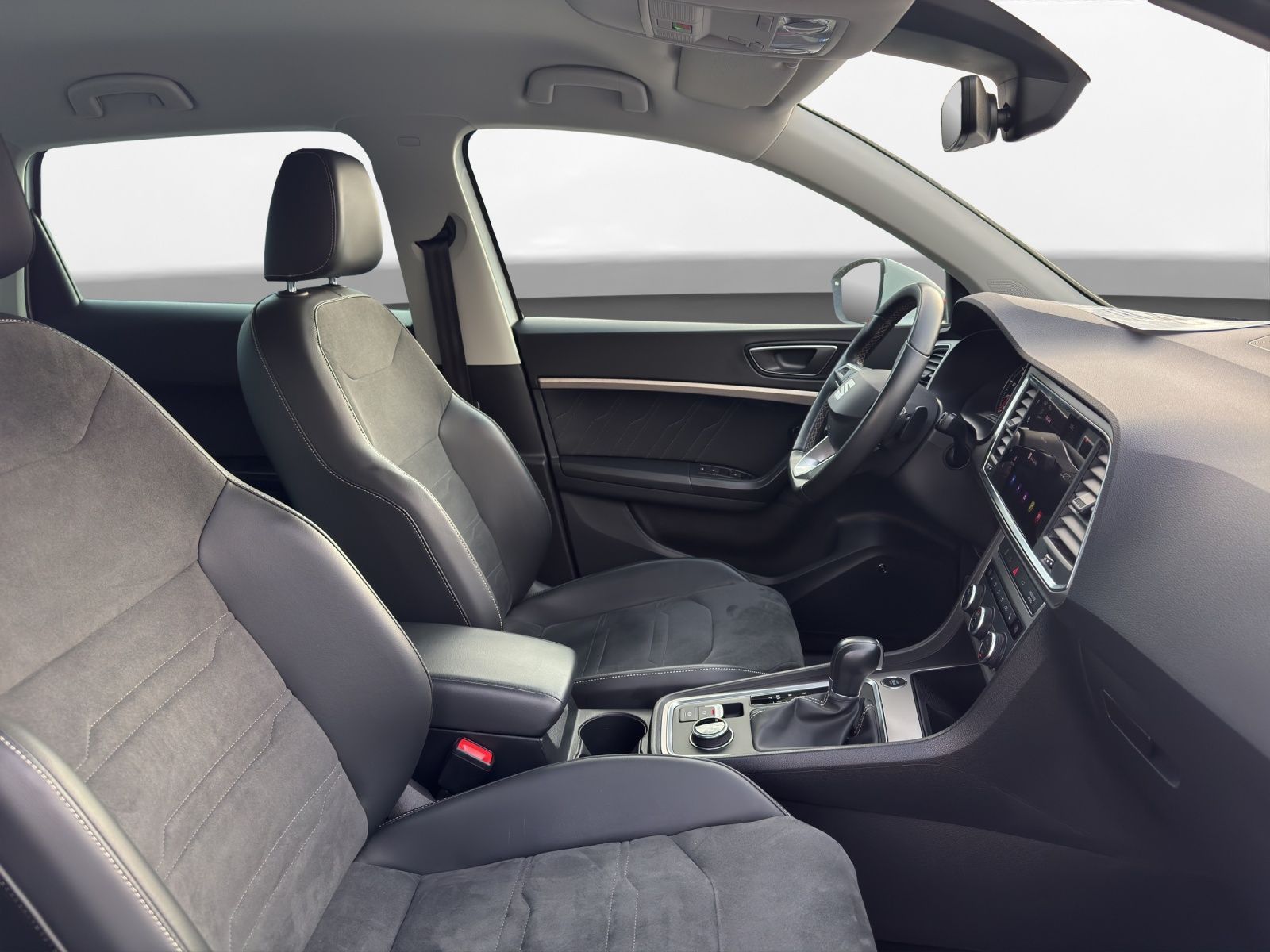 Seat Ateca 1.5 TSI Xperience AHK LED LM 18" Navi 360°