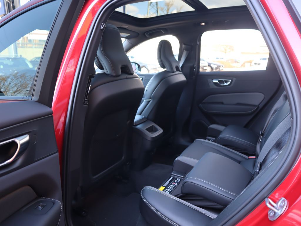 Volvo XC60 B4 B Plus Dark - Samsaru's Car Outlet