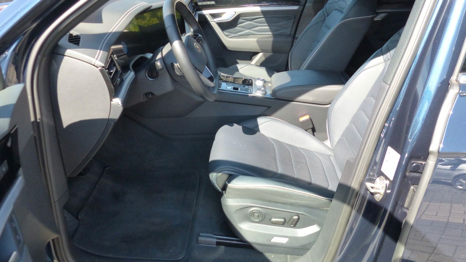 Volkswagen Touareg Elegance 4Motion - Samsaru's Car Outlet