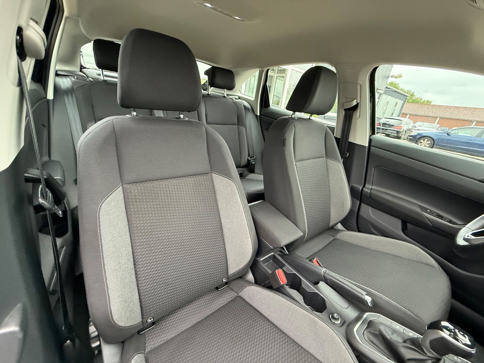 Volkswagen Taigo Life 1.0 DSG - Samsaru's Car Outlet