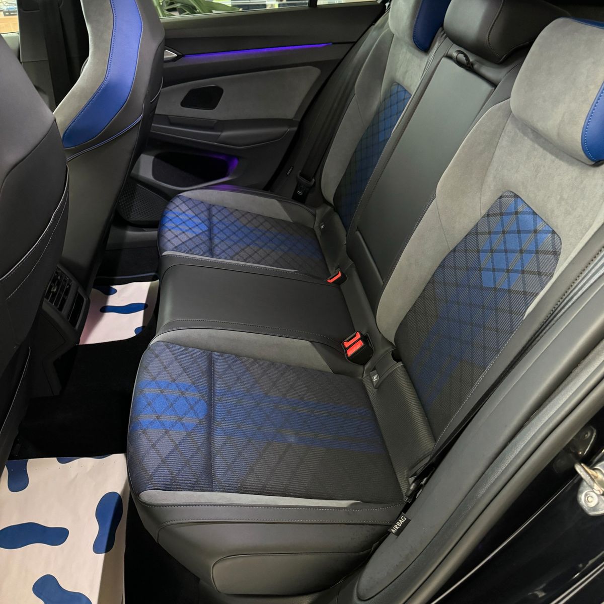 Volkswagen Golf VIII R 4Motion - Samsaru's Car Outlet