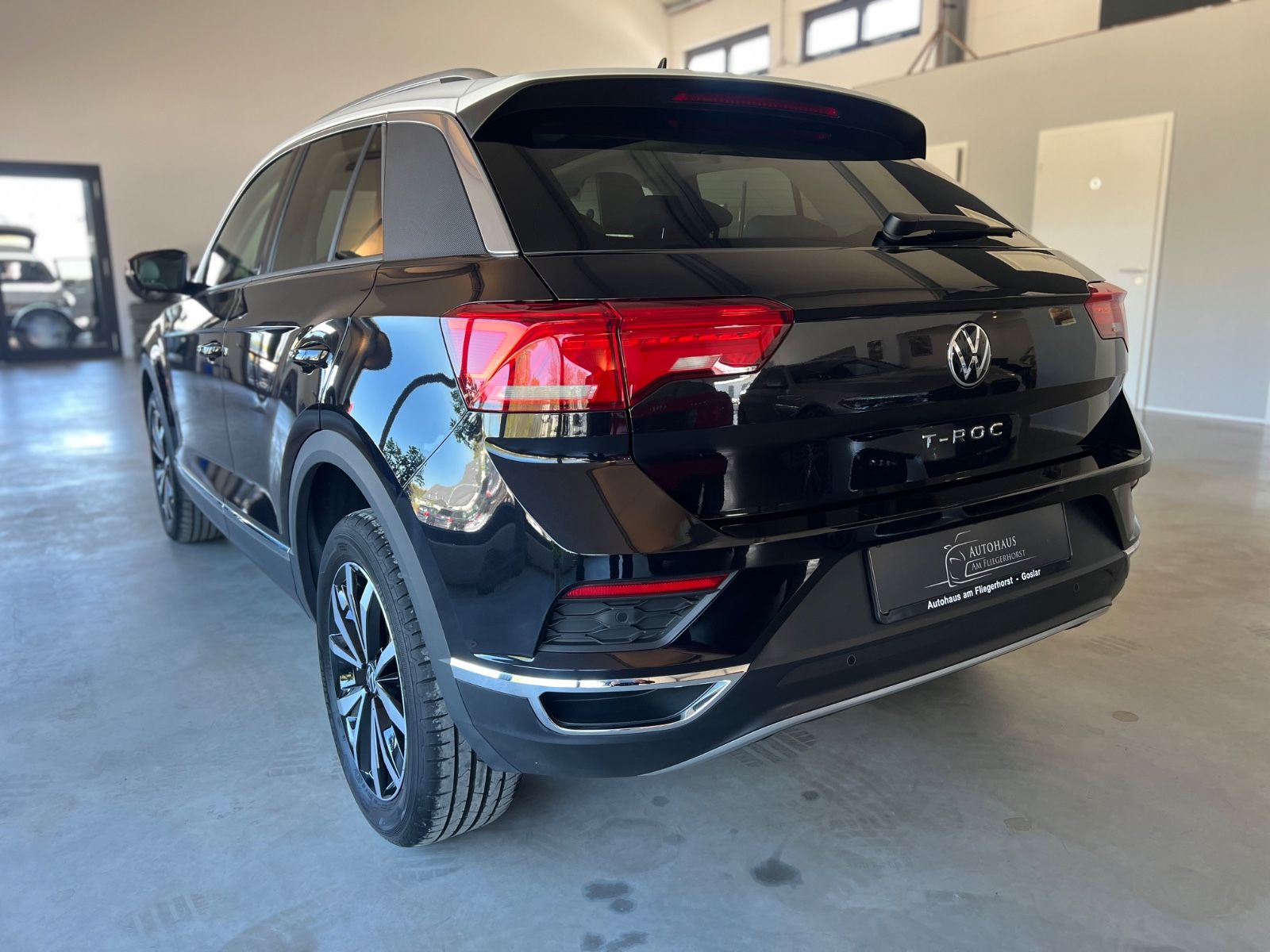 Volkswagen T-Roc 1.5 TSI Style - Samsaru's Car Outlet