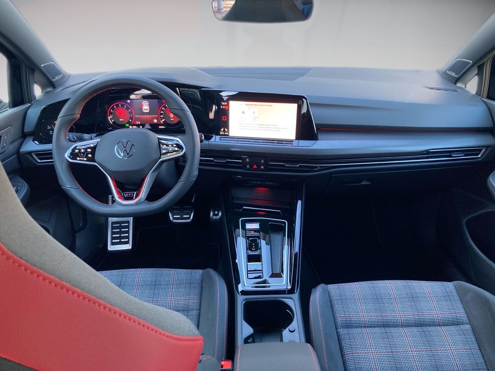 Volkswagen Golf VIII 2.0 TSI GTI DSG Black - Samsaru's Car Outlet