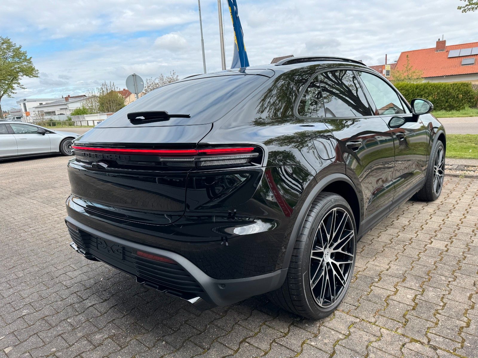 Porsche Macan Electric 4 *Offroad-Design-Paket /VOLL...