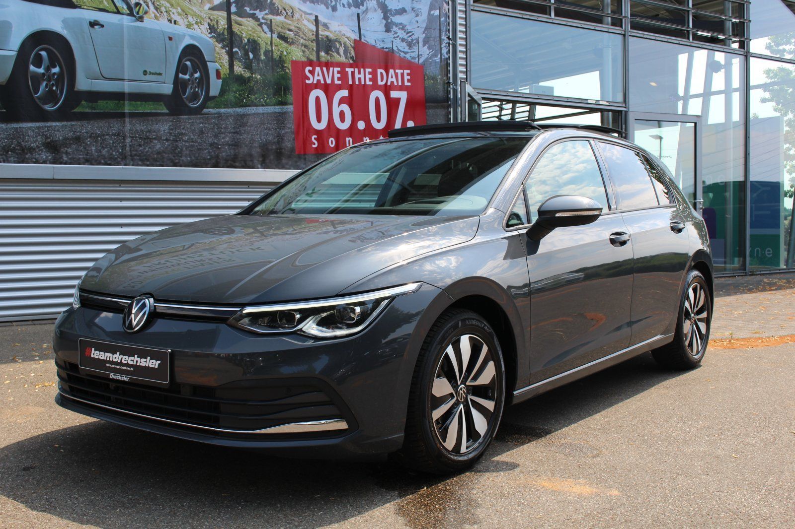 Volkswagen Golf VIII 2.0 TDI DSG Move - Samsaru's Car Outlet