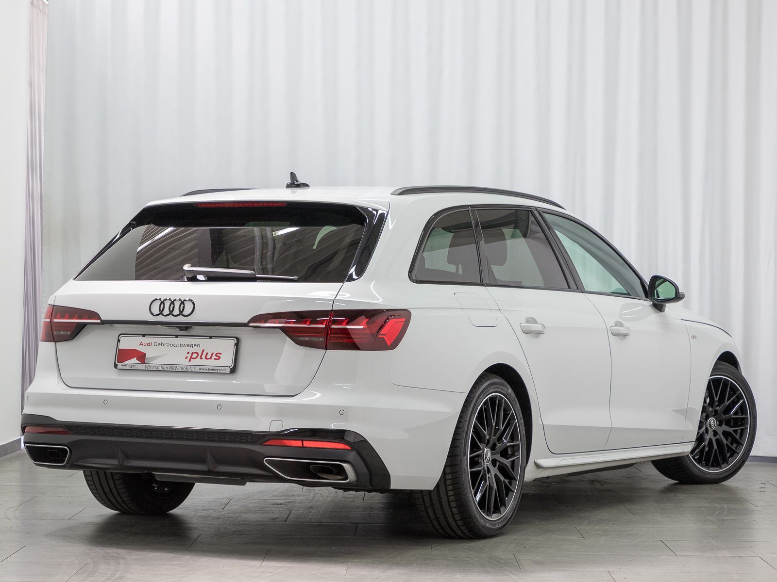 Audi A4 Avant 35 TFSI S LINE - Samsaru's Car Outlet
