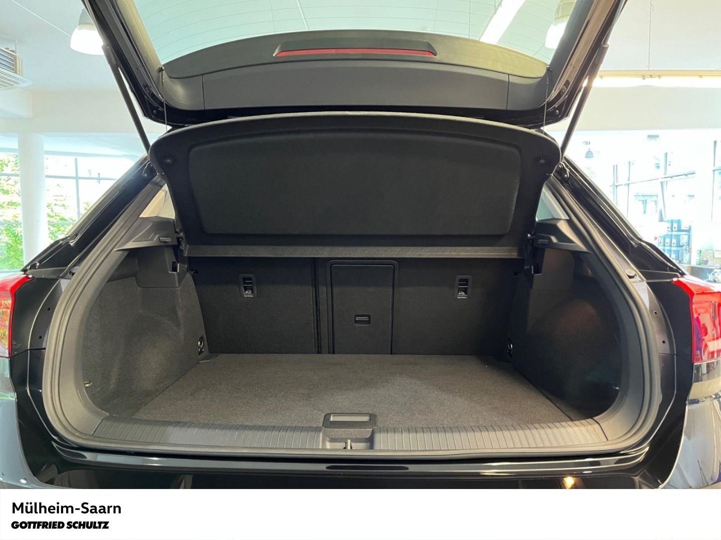 Volkswagen T-Roc 1.5 TSI DSG - Samsaru's Car Outlet
