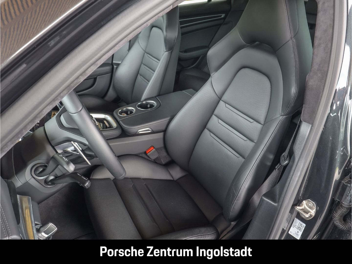 Porsche Panamera GTS Sport Turismo, el AHK, PDCC, Sport