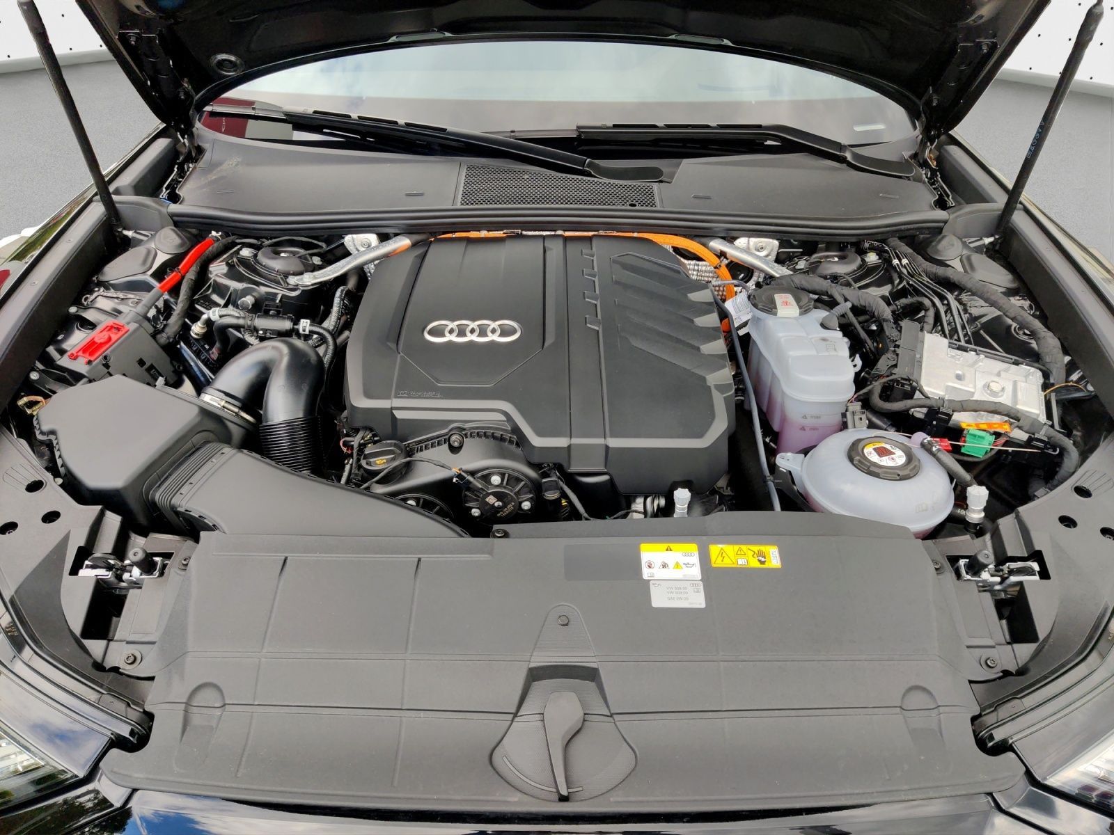 Audi A6 Avant 55 TFSIe qu. S line - Samsaru's Car Outlet