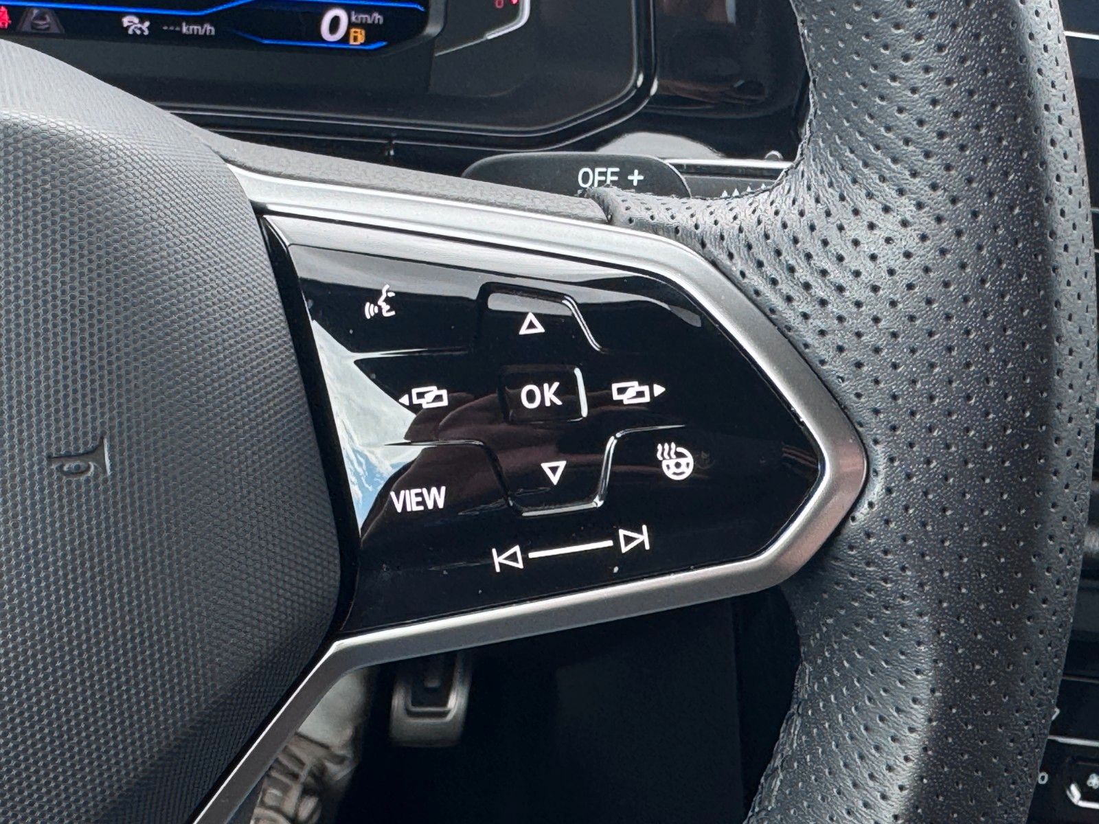 Volkswagen T-Roc R-Line - Samsaru's Car Outlet