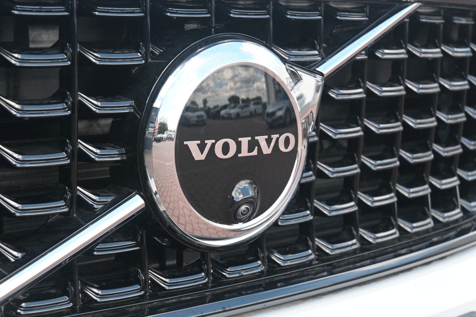 Volvo XC40 B4 DKG Plus Dark*H&K*FSHZG*360°*ACC*AHK