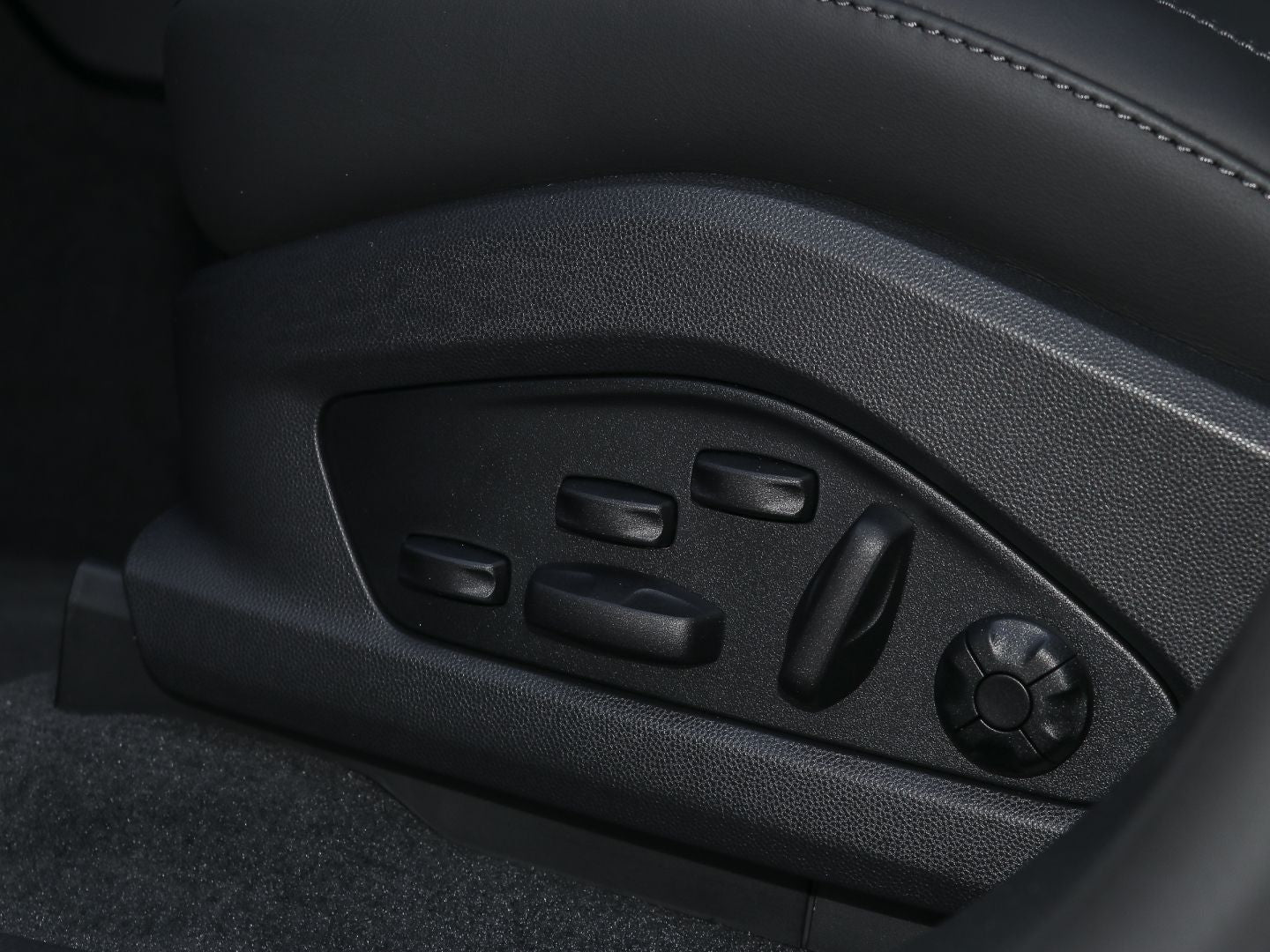 Porsche Macan 4 BOSE Panorama Rückfahrkamera Lederpaket