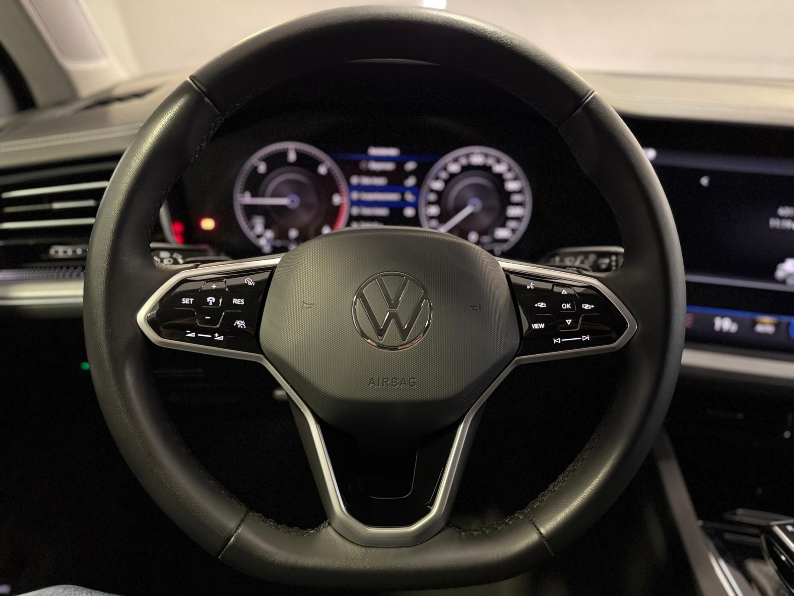 Volkswagen Touareg Elegance 4Motion - Samsaru's Car Outlet