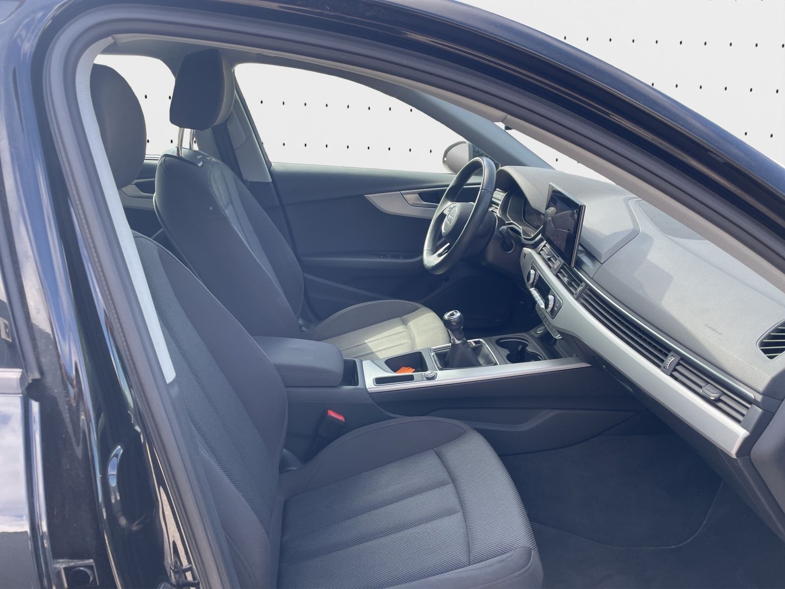 Audi A4 Avant 35 TFSI S line - Samsaru's Car Outlet