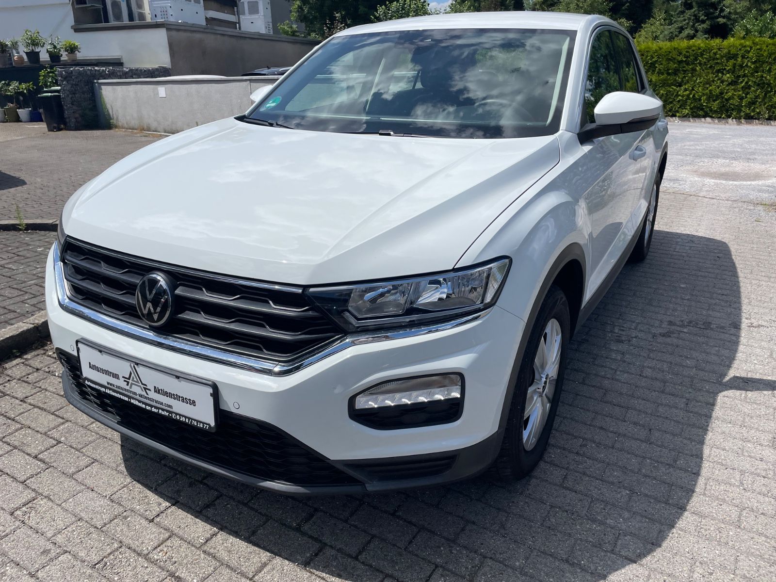 Volkswagen T-Roc - Samsaru's Car Outlet