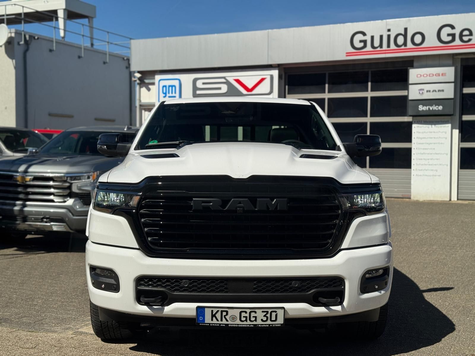 Dodge RAM Laramie Night + Luftfederung + elektr. Tritt