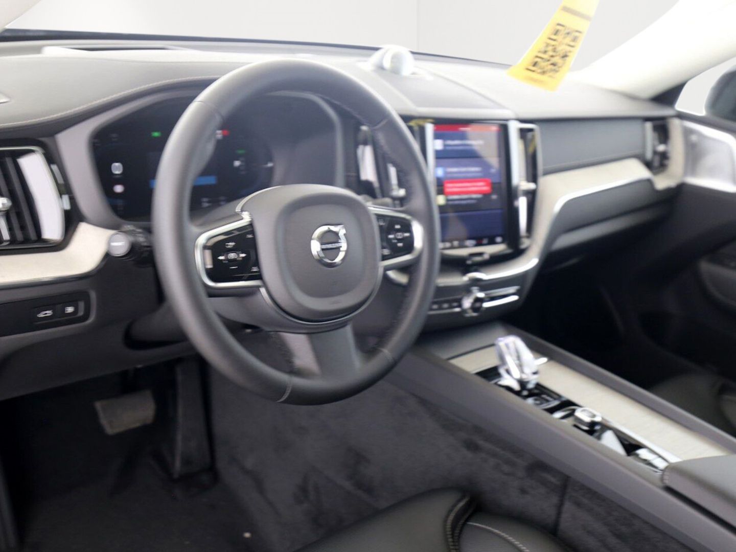 Volvo XC60 T6 Ultra Dark Recharge Plug-In Hybrid AWD - Samsaru's Car Outlet