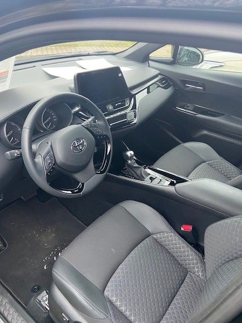 Toyota C-HR Hybrid - Samsaru's Car Outlet
