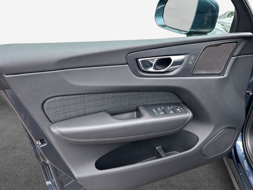 Volvo XC60 B5 B AWD Core - Samsaru's Car Outlet