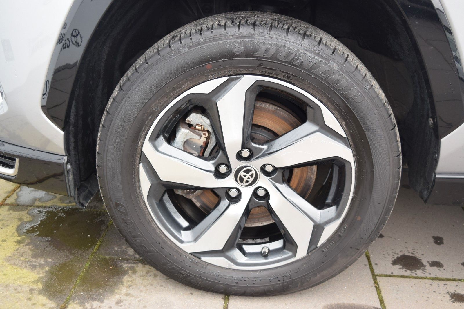 Toyota RAV 4 Plug-in Hybrid - Samsaru's Car Outlet
