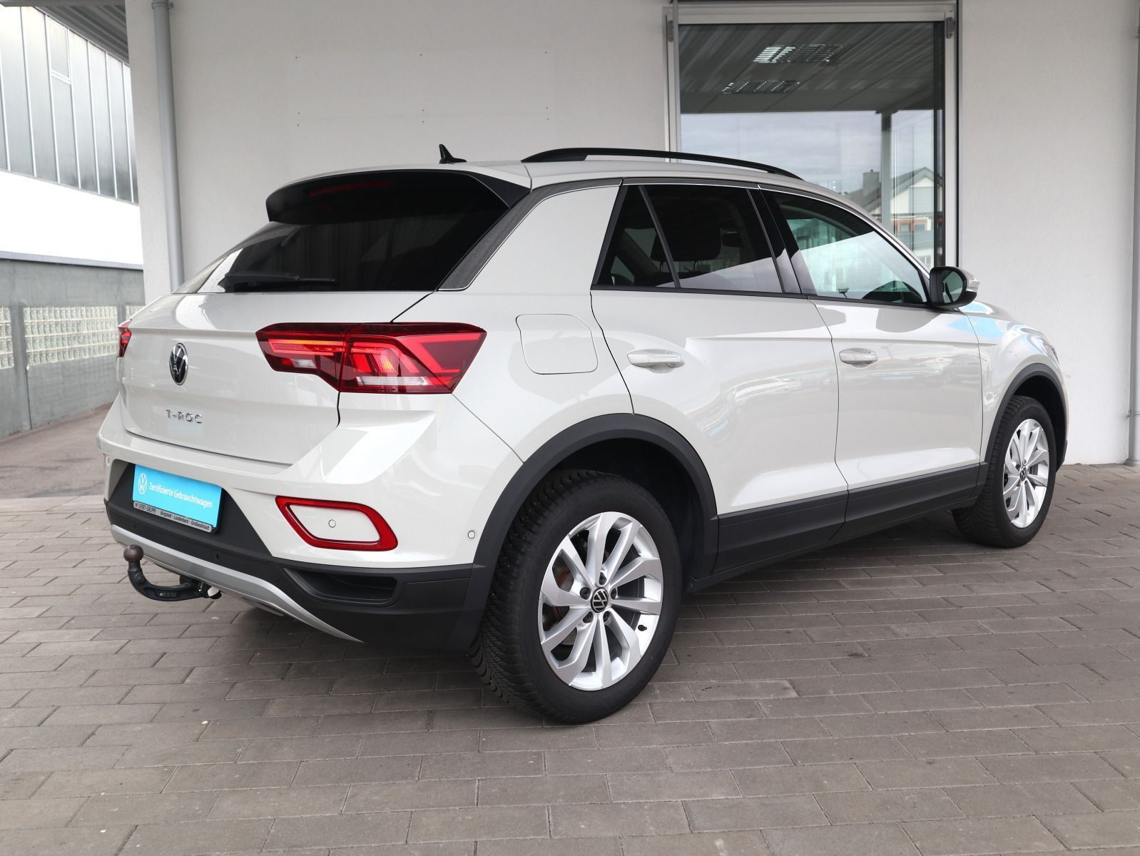 Volkswagen T-Roc 1.5 TSI DSG Life - Samsaru's Car Outlet