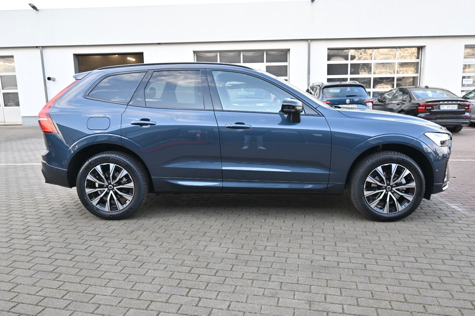 Volvo XC60 B5 AWD Plus Dark*FSHZG*360°*H&K*ACC*AHK