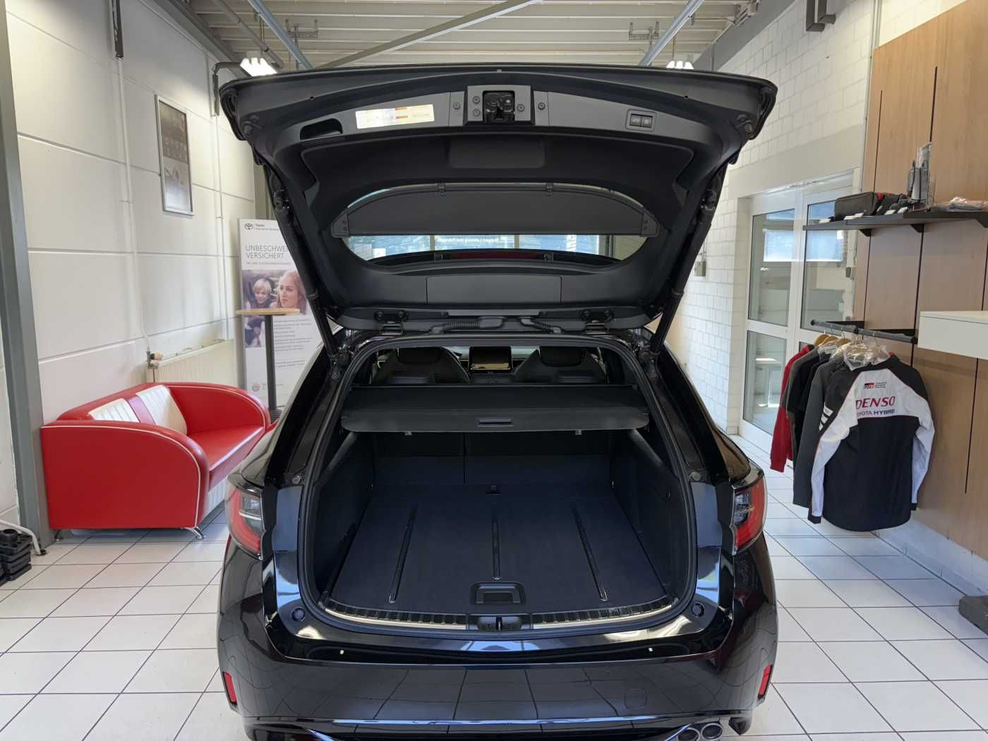 Toyota Corolla Touring Sports Hybrid 2.0 GR Sport - Samsaru's Car Outlet