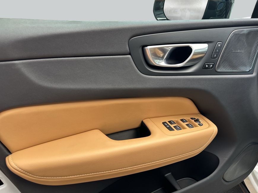 Volvo XC60 B5 B AWD Plus Dark