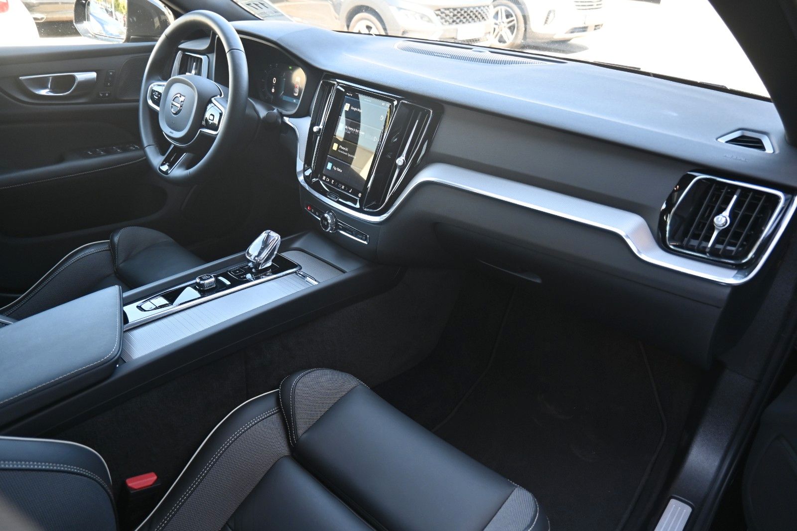 Volvo S60 B4 Plus Dark*LED*PANO*STHZ*H&K*360*QI*19"