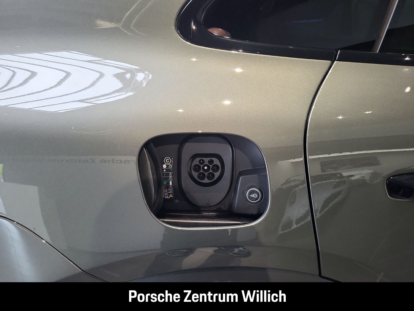 Porsche Macan 4 Surround-View LED-Matrix InnoDrive