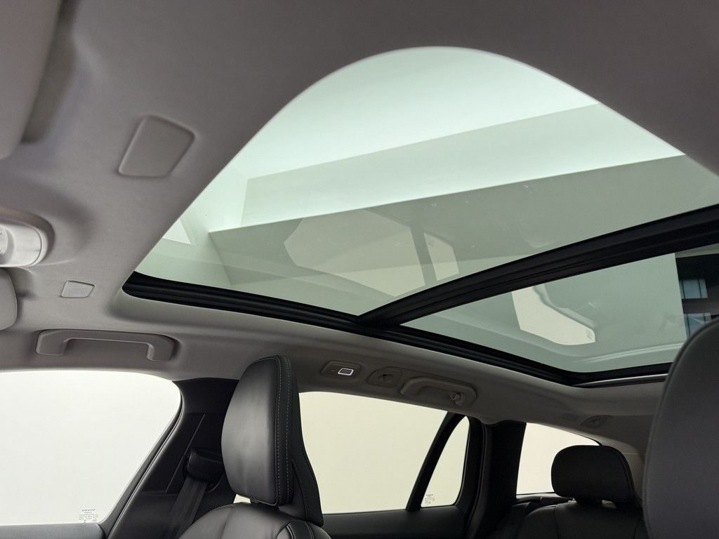 Volvo V60 T8 Ultra Dark Recharge Plug-In Hybrid AWD