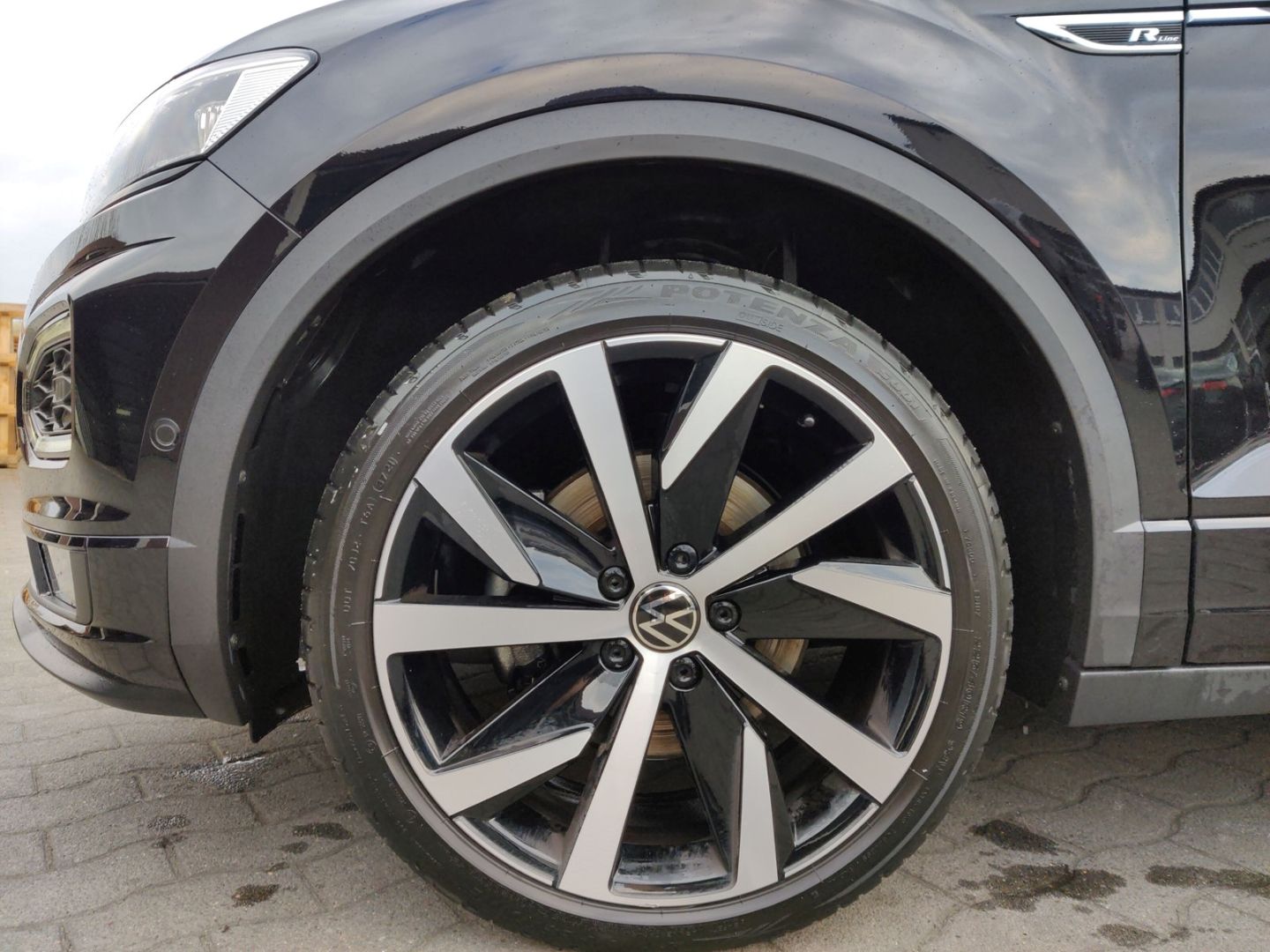 Volkswagen T-Roc R-Line - Samsaru's Car Outlet