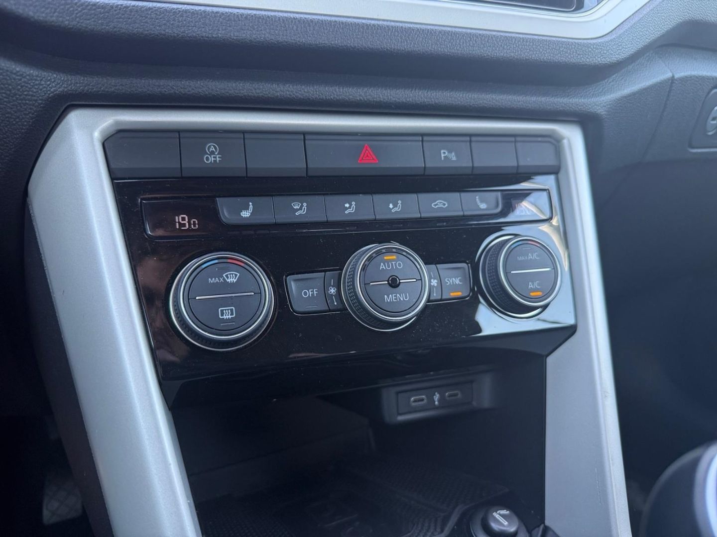 Volkswagen T-Roc Style 1.5 TSI - Samsaru's Car Outlet